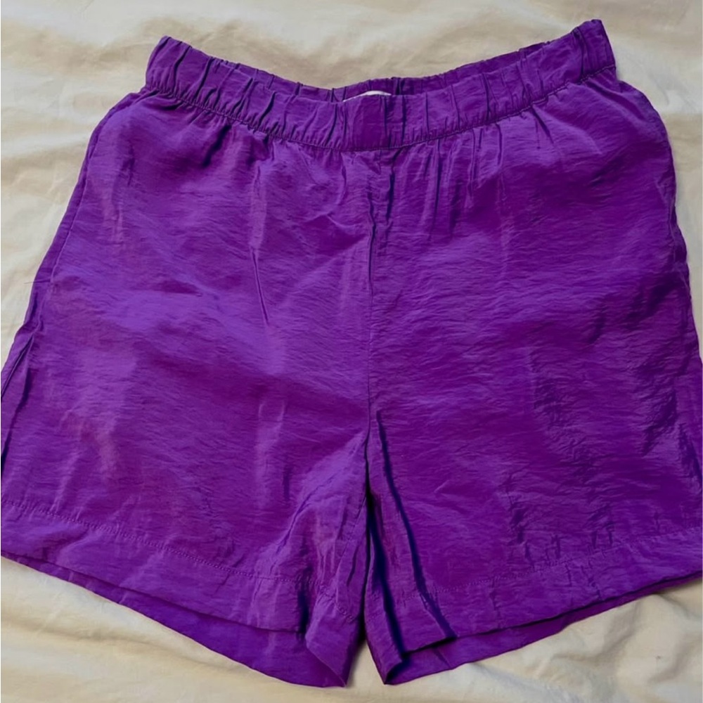 Minimum High Waisted Vintage Style Shorts - Picture 2 of 4
